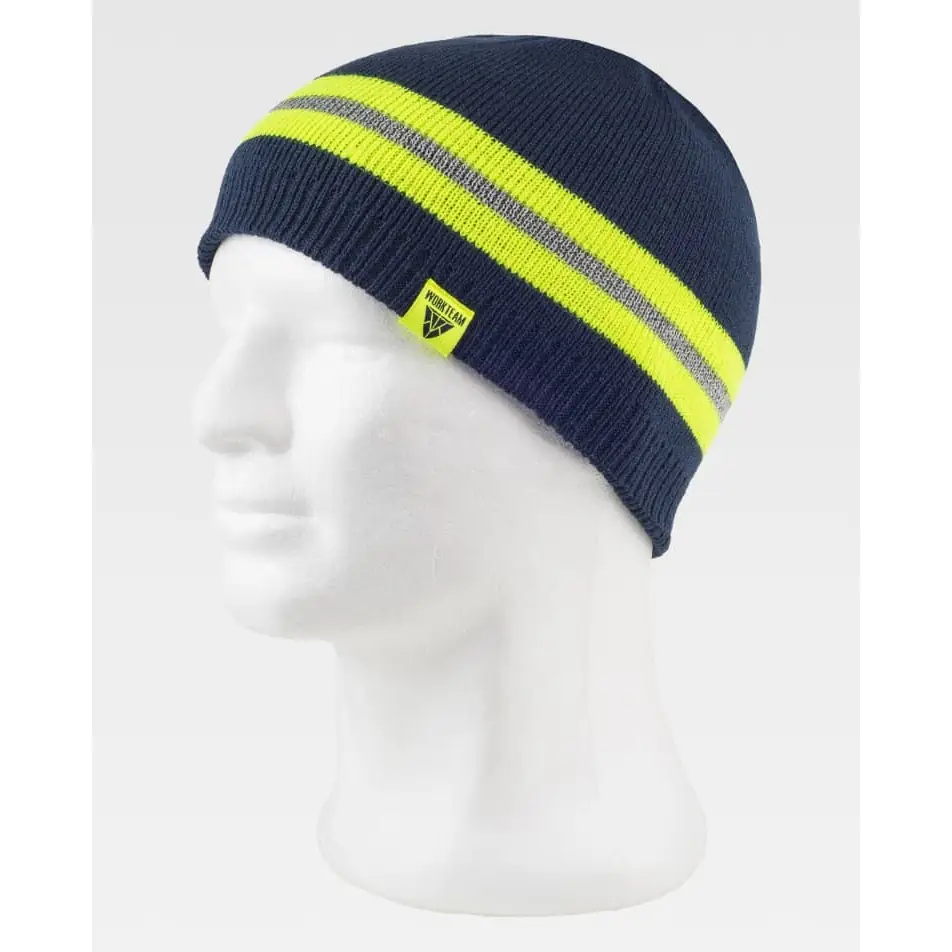 Gorro WorkTeam WFA919 1 Gorro WorkTeam WFA919, Marino/Amarillo fluor, vista oblicua sobre maniquí
