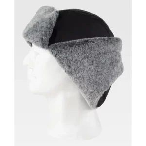Gorro WorkTeam WFA936, Negro/Gris, vista oblicua sobre maniquí; orejeras levantadas