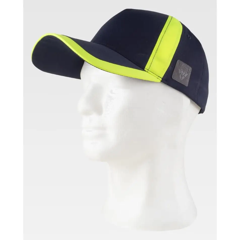 Gorra WorkTeam WFA944 3 Gorra WorkTeam WFA944, Marino/Amarillo fluor, vista oblicua sobre maniquí