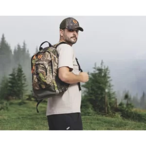 Escena de catálogo con Mochila WorkTeam WFA420; Gorra WorkTeam WFA986.